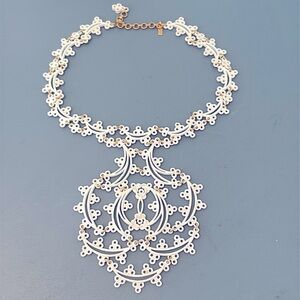 VNTG Monet Primavera Gold Tone Cream-Colored Enamel Filagree Lace Necklace 1970s